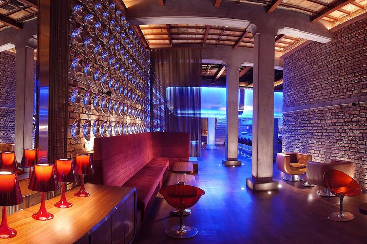 Lounge 23 of 28