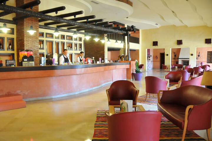 Lounge 47 of 61