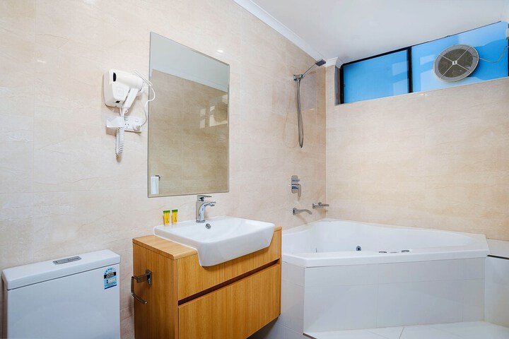 Room 16 of 35