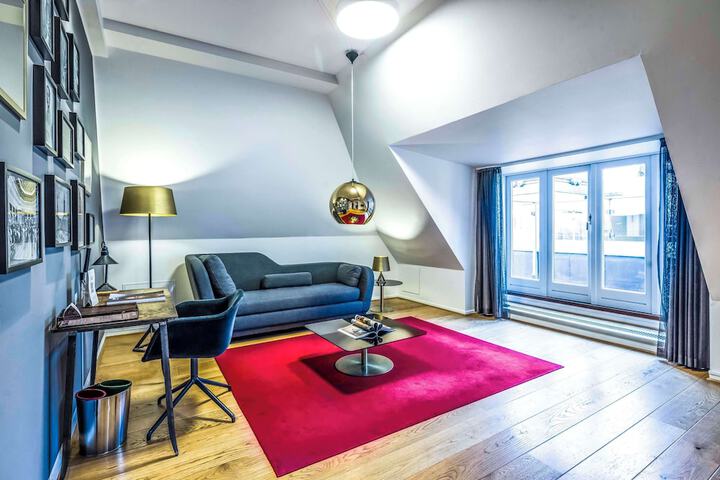 Room 34 of 60