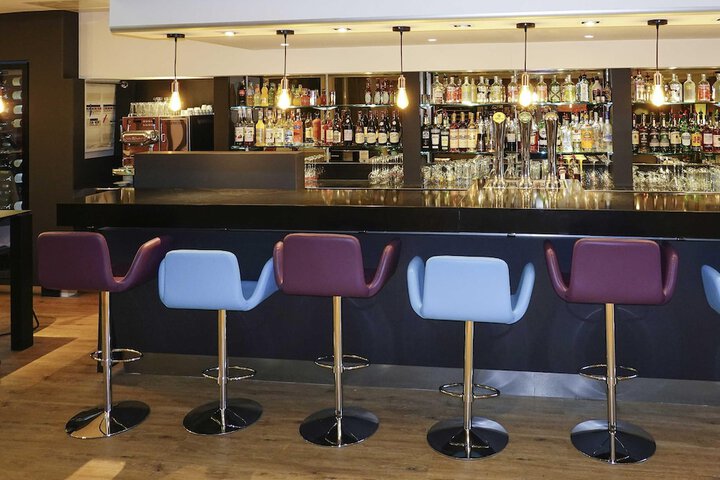 Lounge 88 of 127