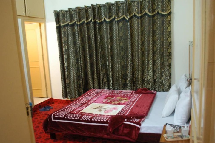 Room 6 of 31