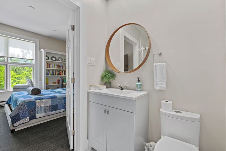 Room 52 of 74