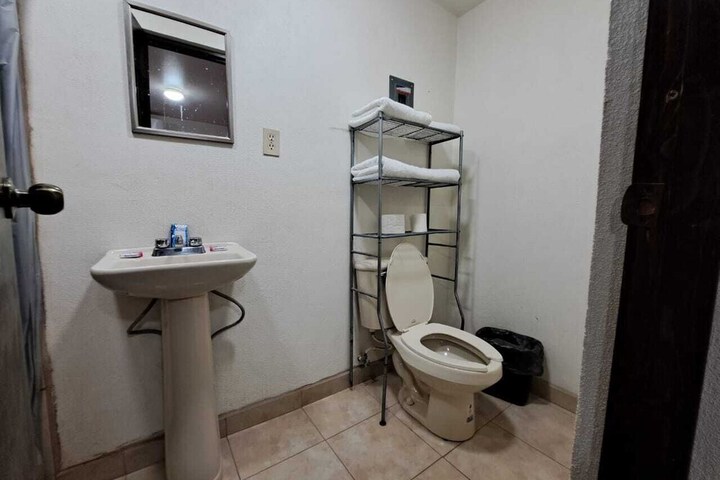 Room 8 of 17