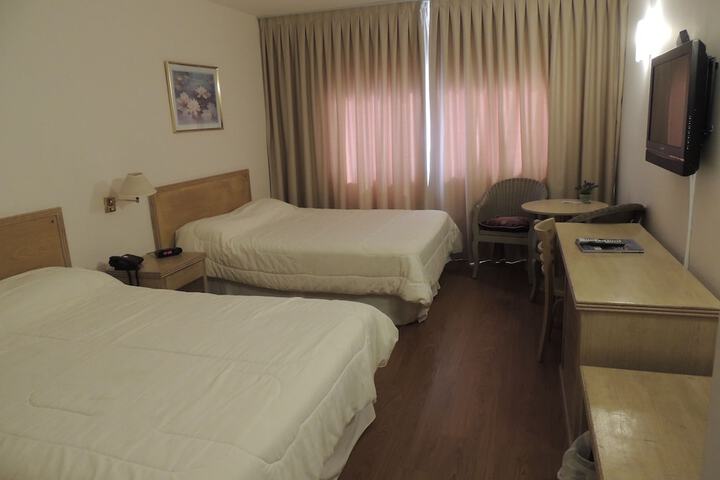 Room 6 of 66