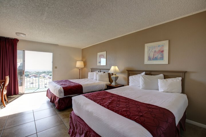2 Queen Beds Mountain View Pet Friendly Corner (14 of 15)