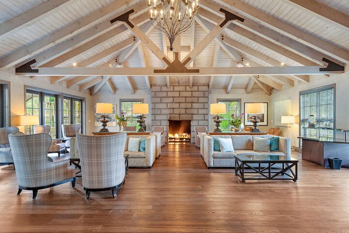 Lobby lounge
