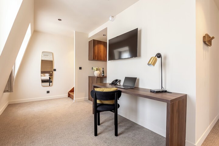 Room 40 of 65