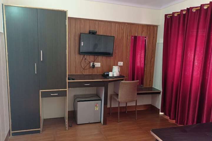Room 7 of 16