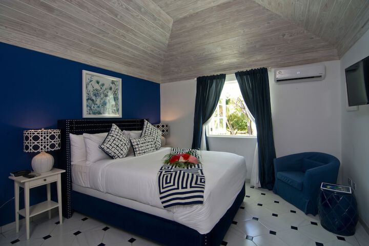 Room 4 of 110