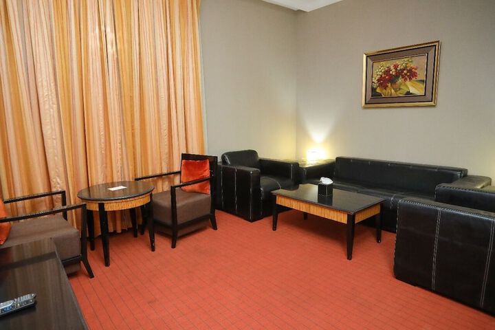 Room 4 of 16