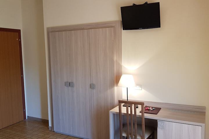 Room 14 of 28