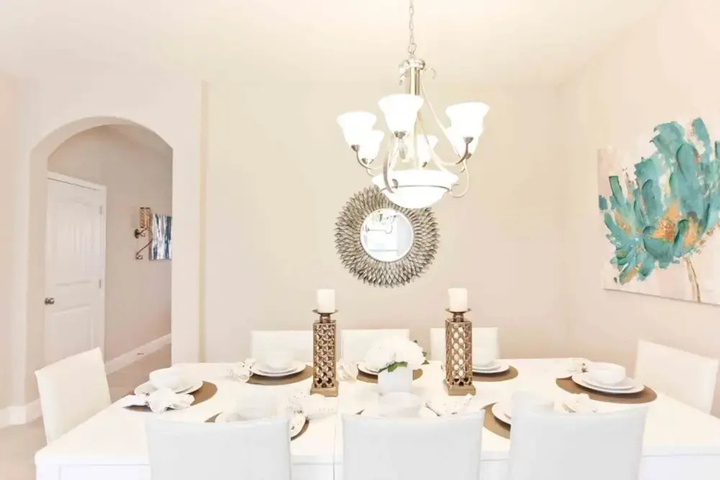 Dining 18 of 21