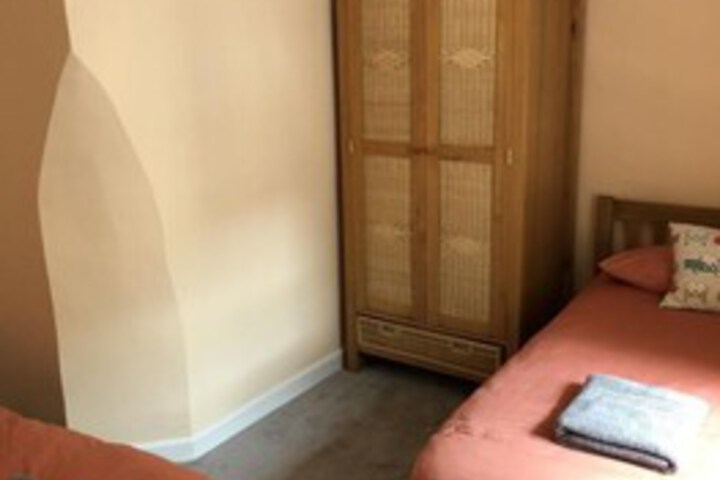 Room 10 of 12