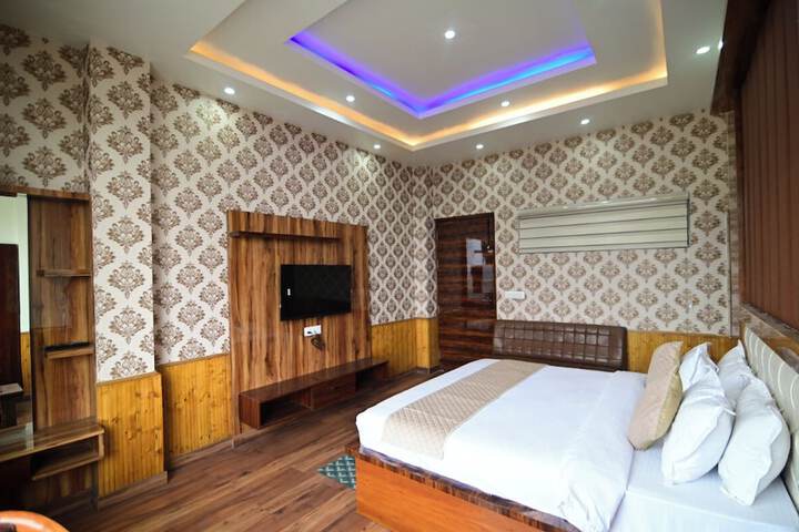Room 10 of 42