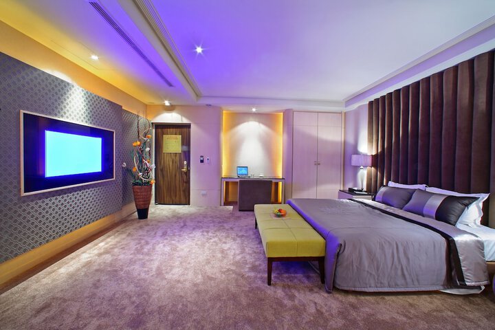 Room 17 of 32