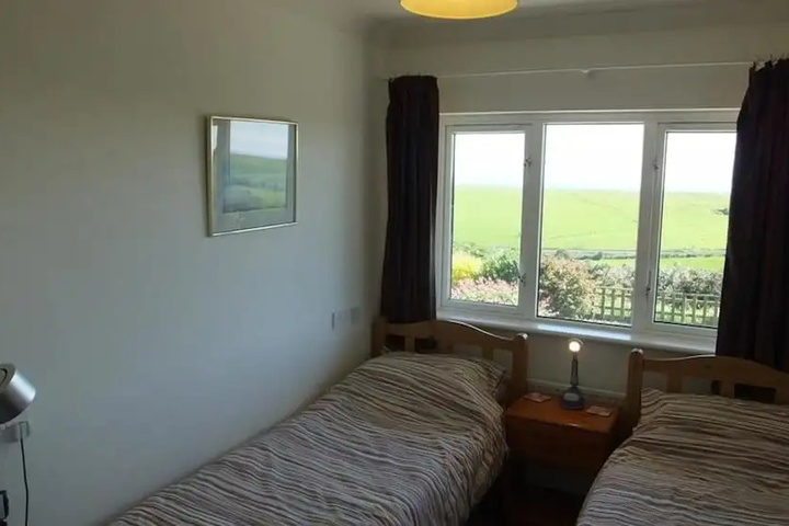 Room 4 of 12