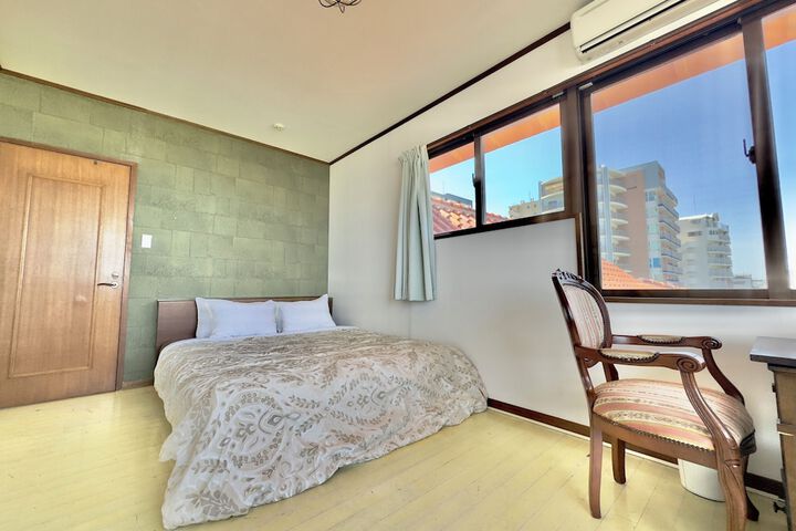 Room 58 of 193