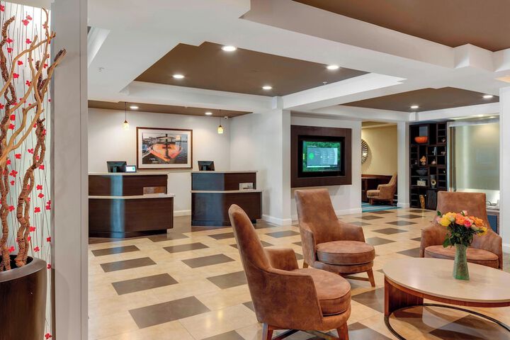 Lobby lounge