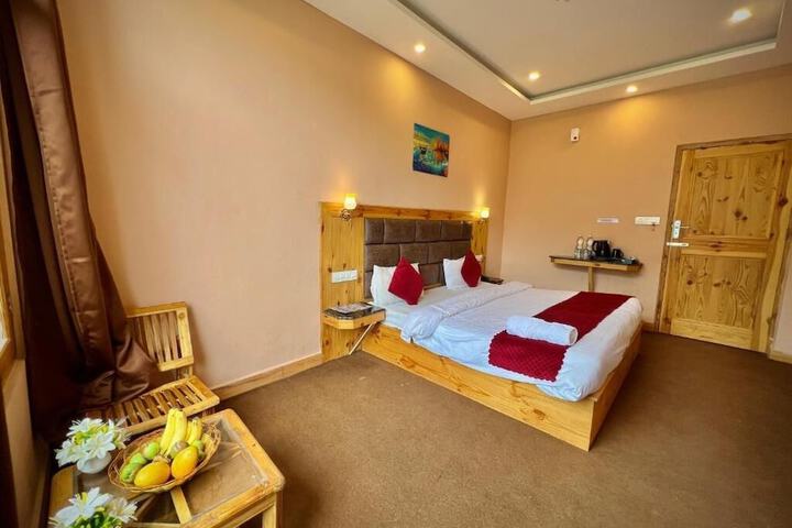Room 11 of 24