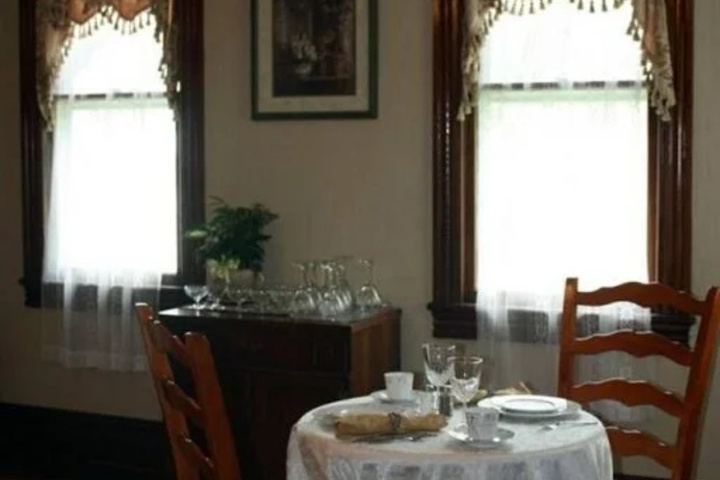 Dining 14 of 14