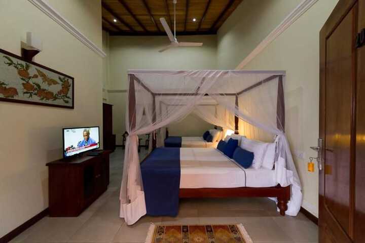 Room 12 of 25