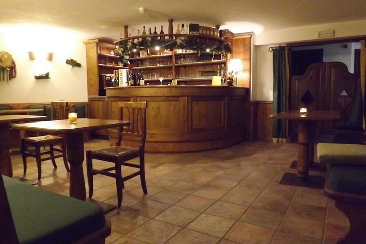 Lounge 30 of 44