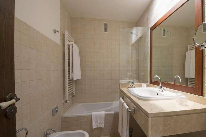 Jetted tub