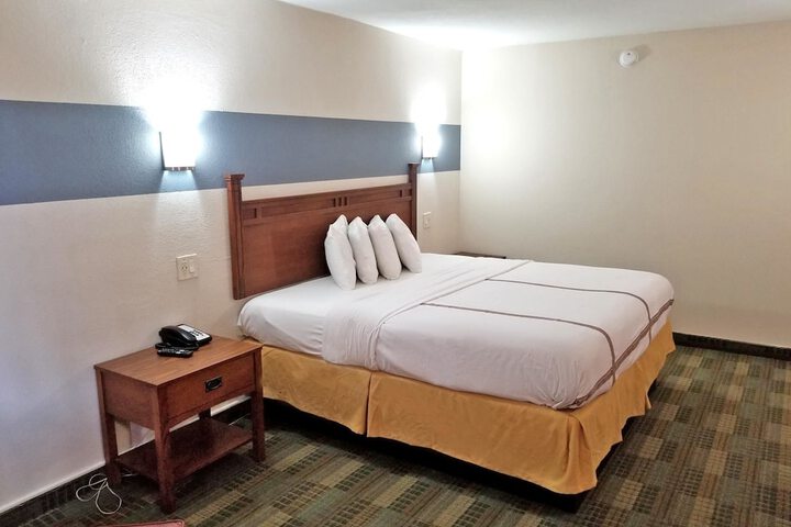 1 King Bed (1 of 9)