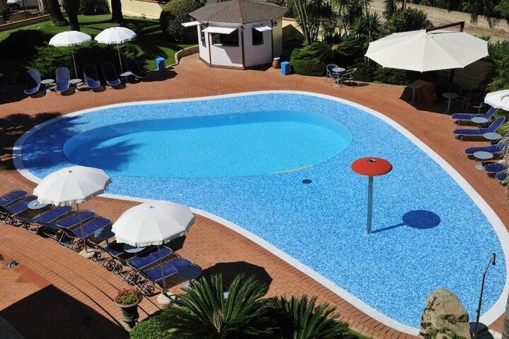 Pool 42 of 100