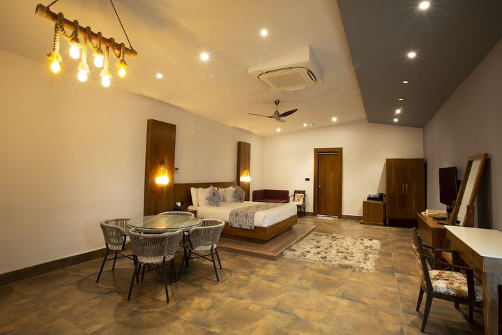 Room 35 of 196