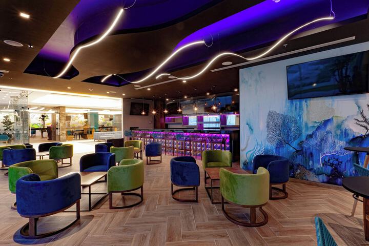 Lounge 60 of 69