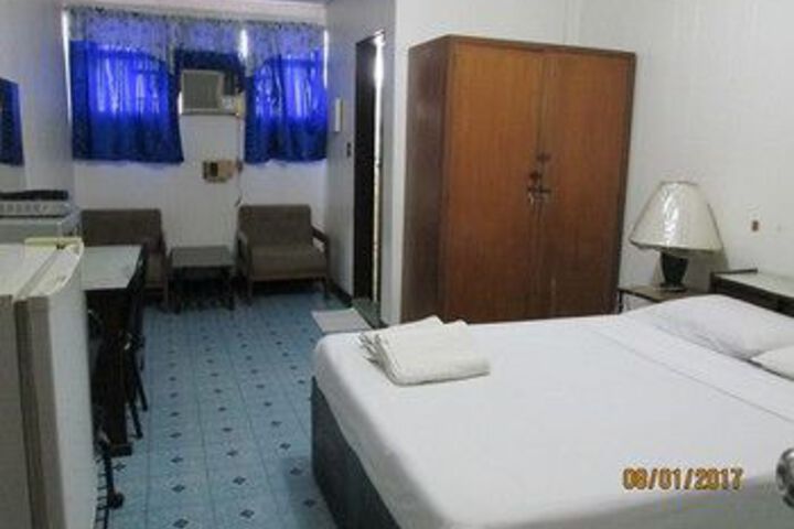 Room 13 of 30