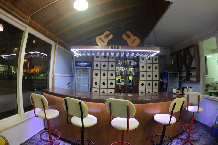 Lounge 27 of 40