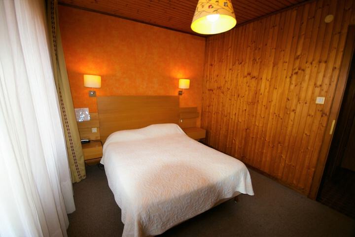 Room 8 of 42