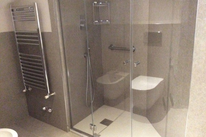 Room 32 of 41