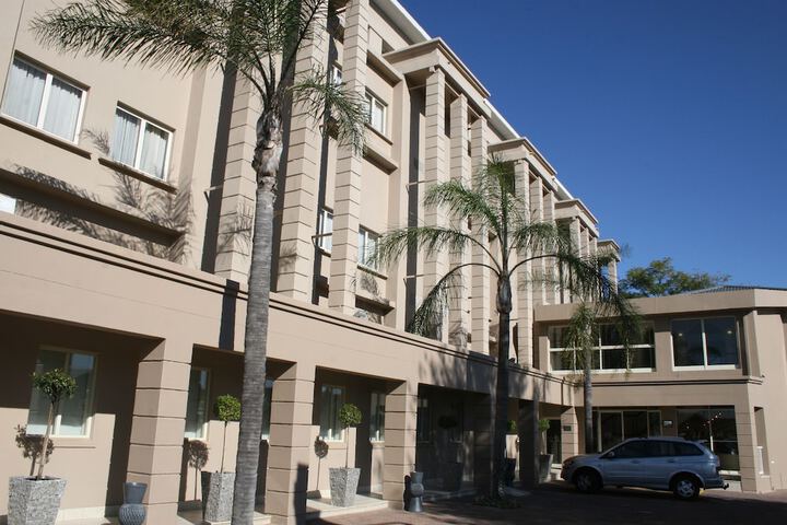 Hotel Exterior 74 of 77