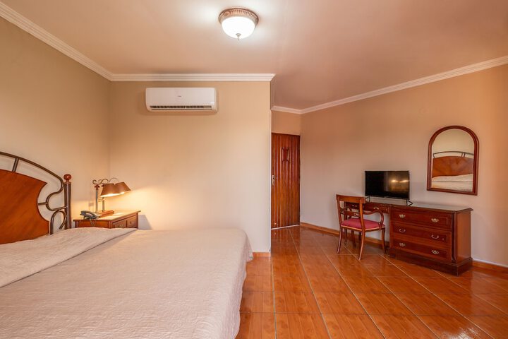 Room 26 of 40