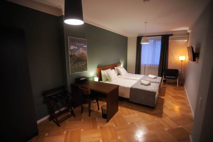 Room 12 of 36