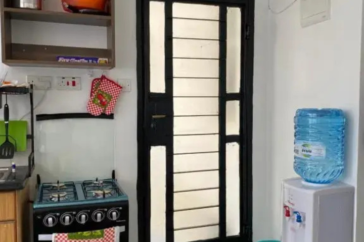 Room 6 of 10