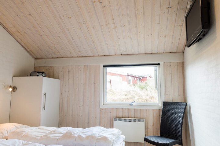 Room 5 of 37