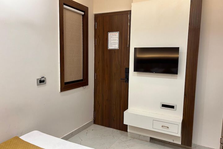 Room 14 of 26
