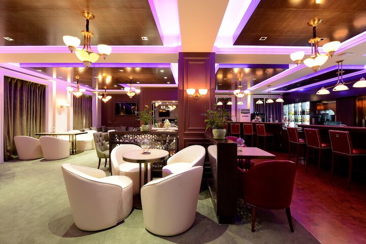 Lounge 265 of 325