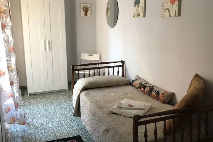 Room 11 of 37