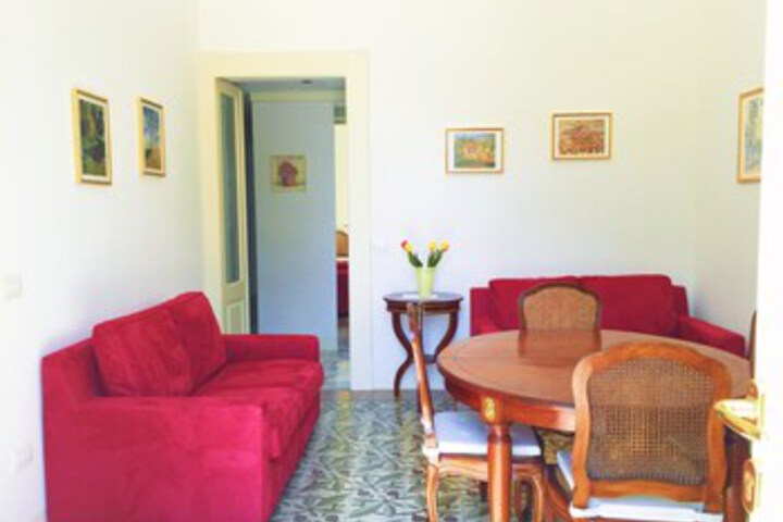 Room 8 of 9
