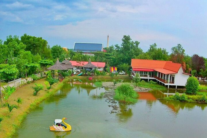 Saeng Tai Amphawa Resort