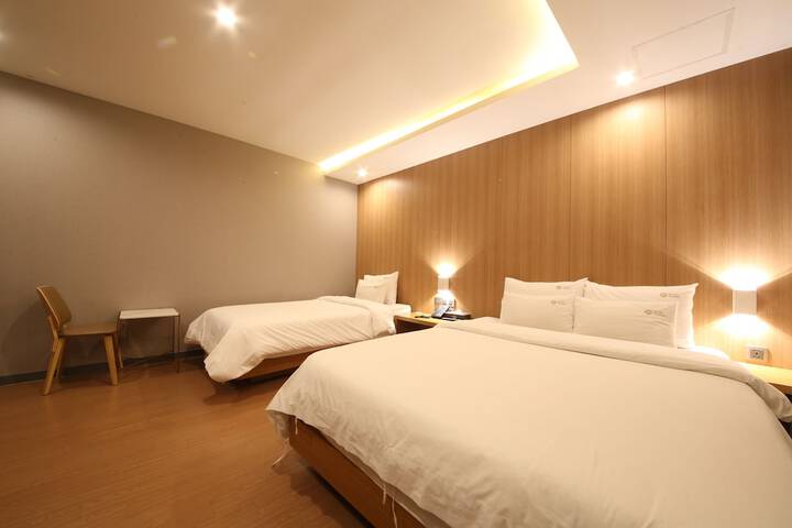 Room 42 of 110