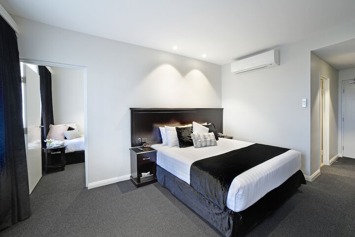 Room 4 of 36