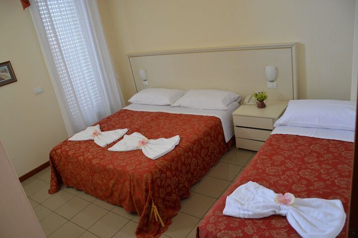 Room 9 of 19