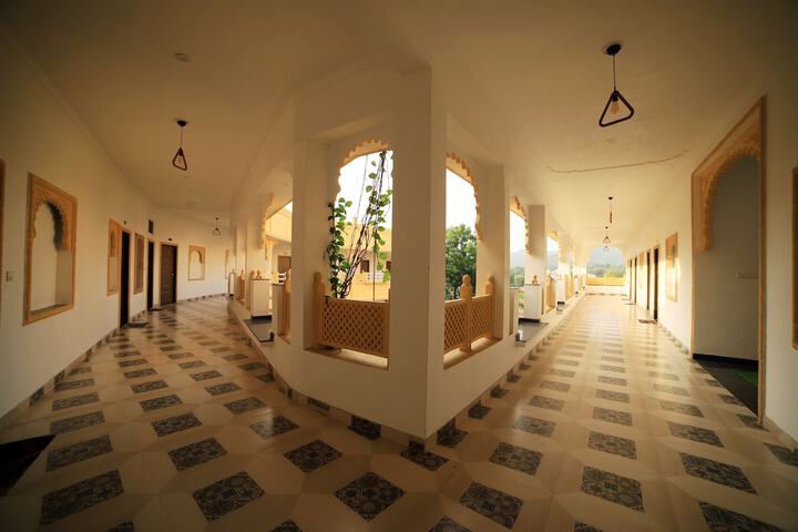 Ballroom/Hall 28 of 48